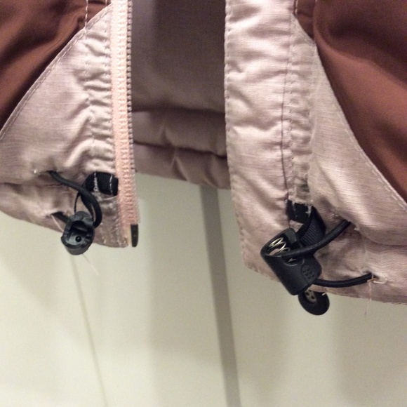 Patagonia W's Down Vest - Medium - Picture 6 of 7